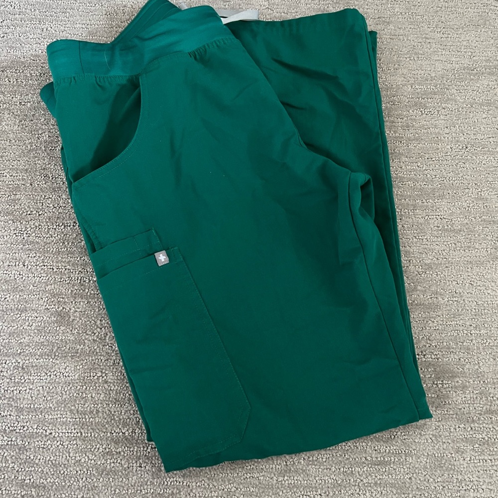 FIGS Kade Scrub Pants (Hunter Green)